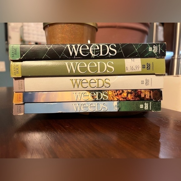 Weeds Season 1 through 5 DVD Box Sets - Picture 2 of 4